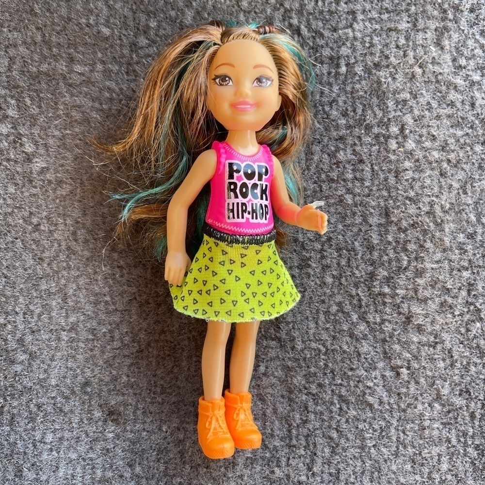 Mattel Barbie Chelsea Doll Brown Blue Streak Hair Pop Rock Hip Hop 5.5" 2016